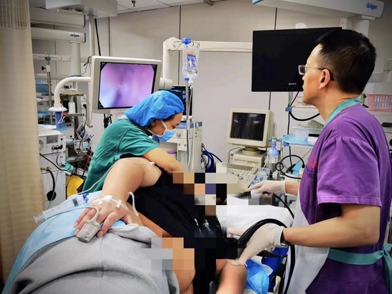 南京市第一医院为320斤胖小伙完成无痛舒适胃肠镜检查