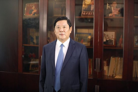省人大代表，徐州矿务集团党委书记、董事长冯兴振